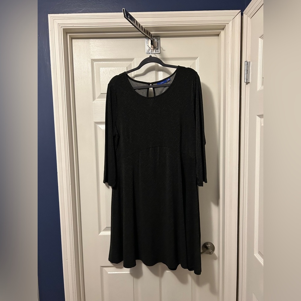 Apt. 9 XL Dress.  Like New. 95% Polyester, 5% Spandex. Very Nice & Comfortable!